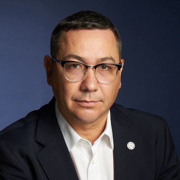 Victor Ponta, candidat la Președinția României, promite investiții în școli, cu Eugen Teodorovici alături